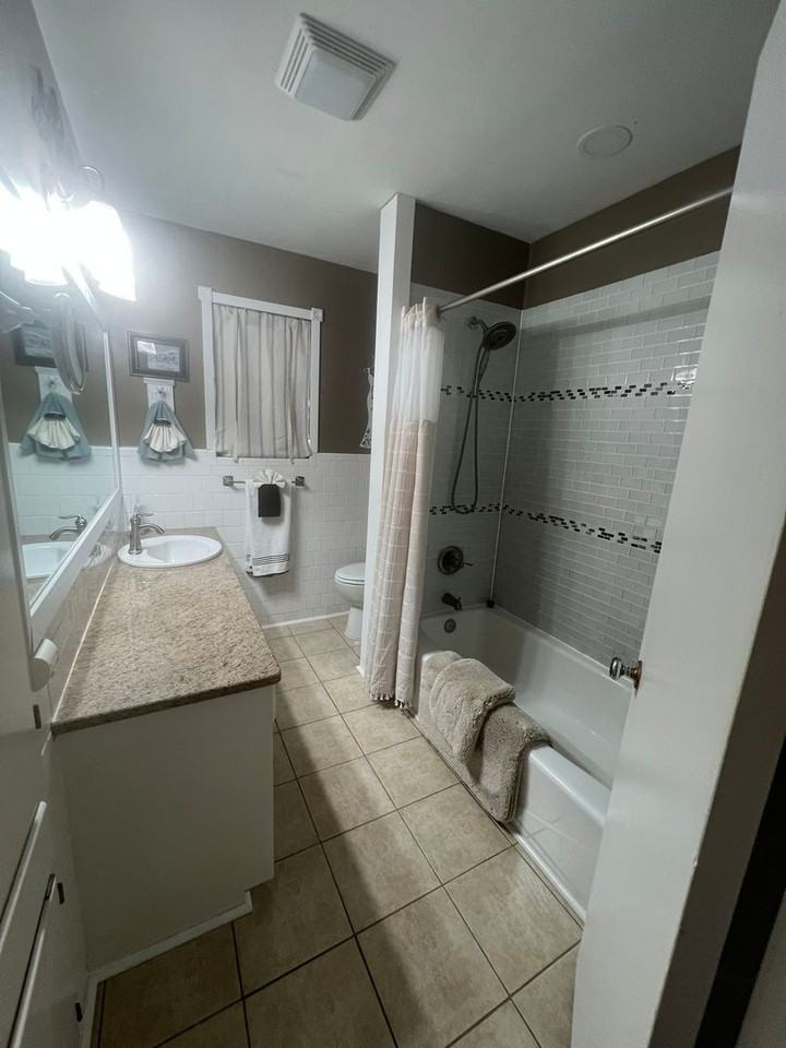 1526 Rosewood Dr - Photo 3 of 15