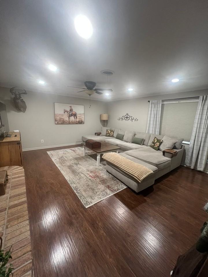 1526 Rosewood Dr - Photo 4 of 15