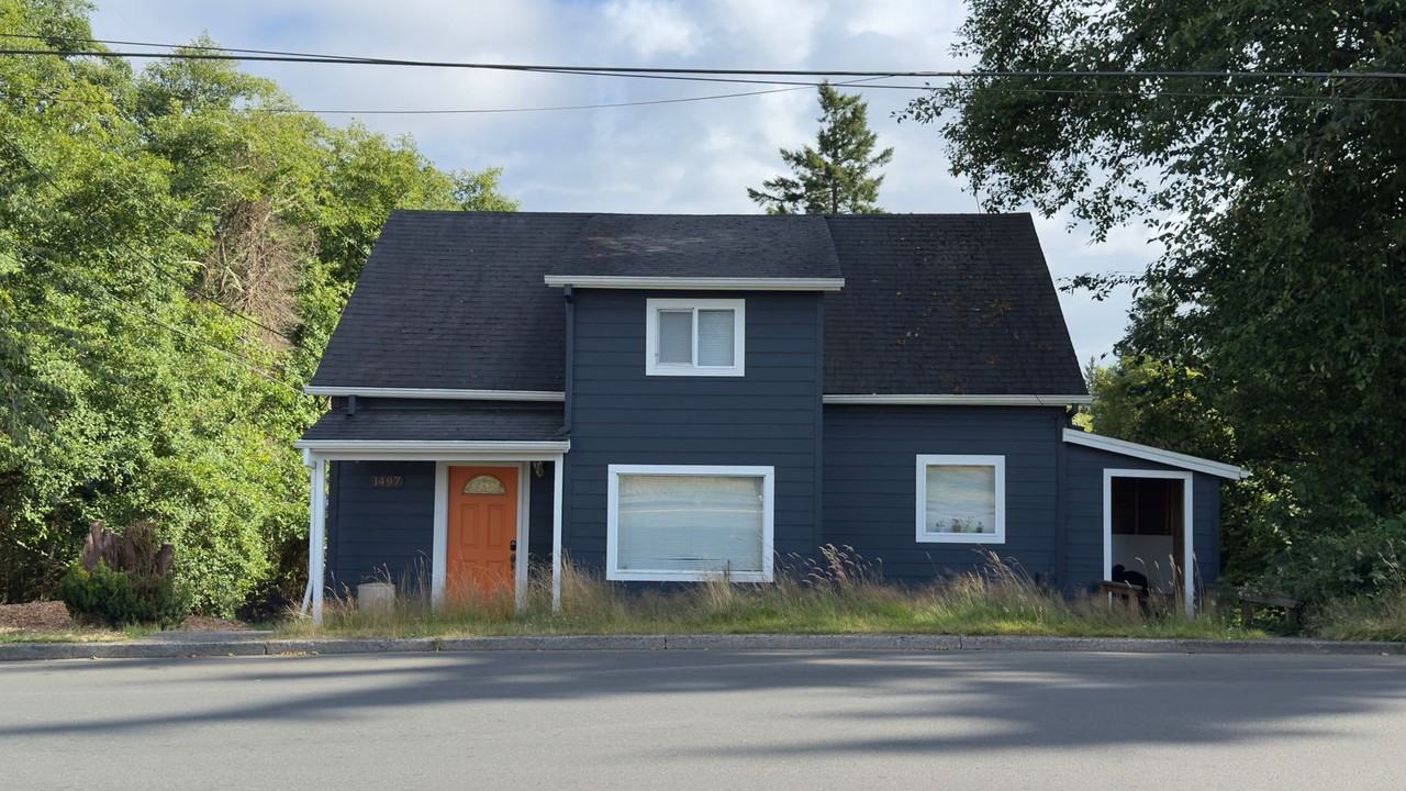 1497 Niagara Ave - Photo 2 of 2