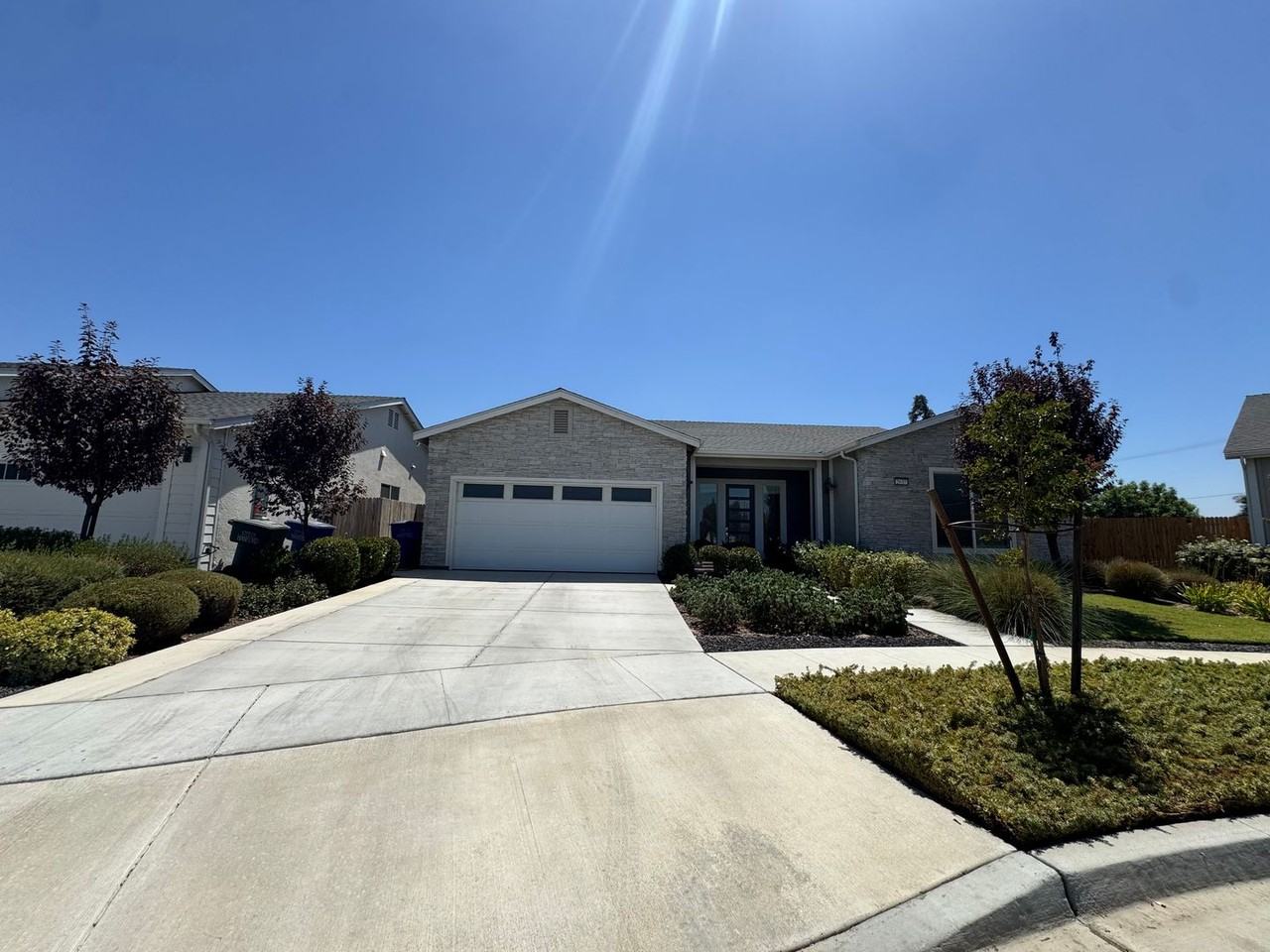 2637 W Andrew Ln - Photo 2 of 46