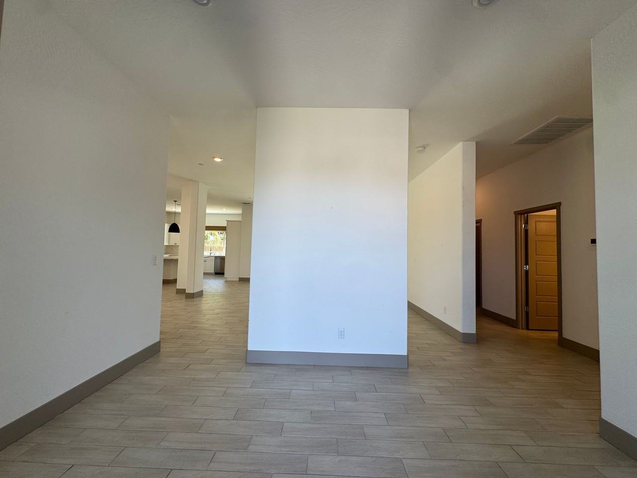2637 W Andrew Ln - Photo 3 of 46