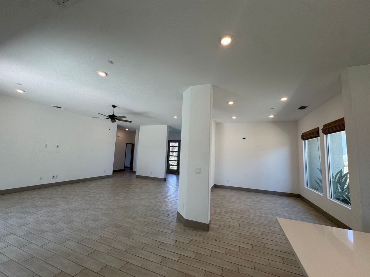 2637 W Andrew Ln - Photo 6 of 46