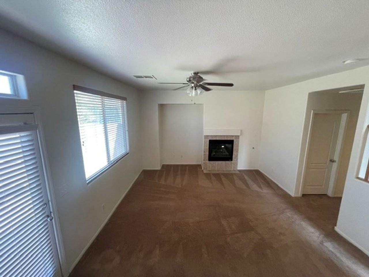 5298 Caprock Canyon Ave - Photo 6 of 40