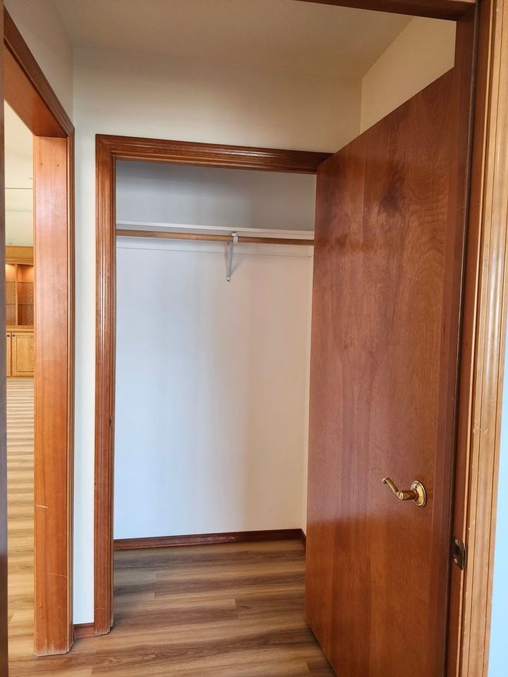 106 Prestwick Ln - Photo 5 of 39