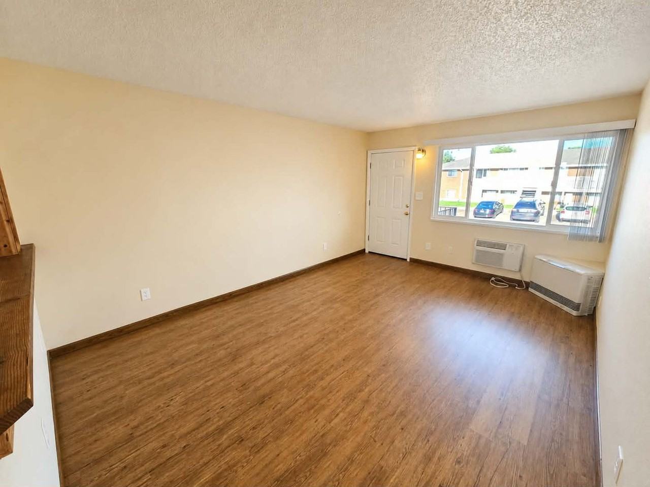 3020 Denver St - Photo 3 of 8