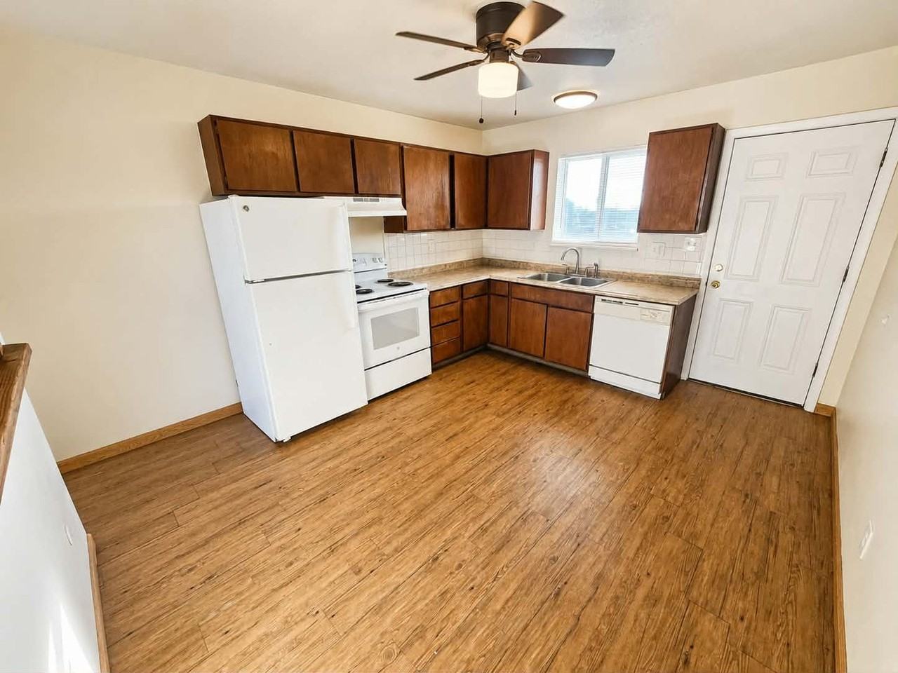 3020 Denver St - Photo 4 of 8