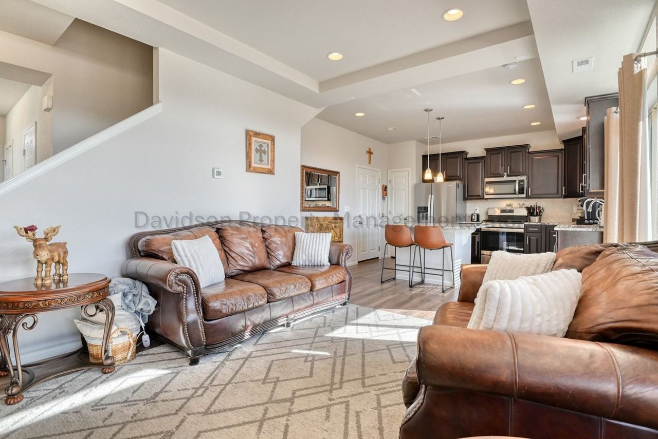 7050 Silvergrass Dr - Photo 3 of 15