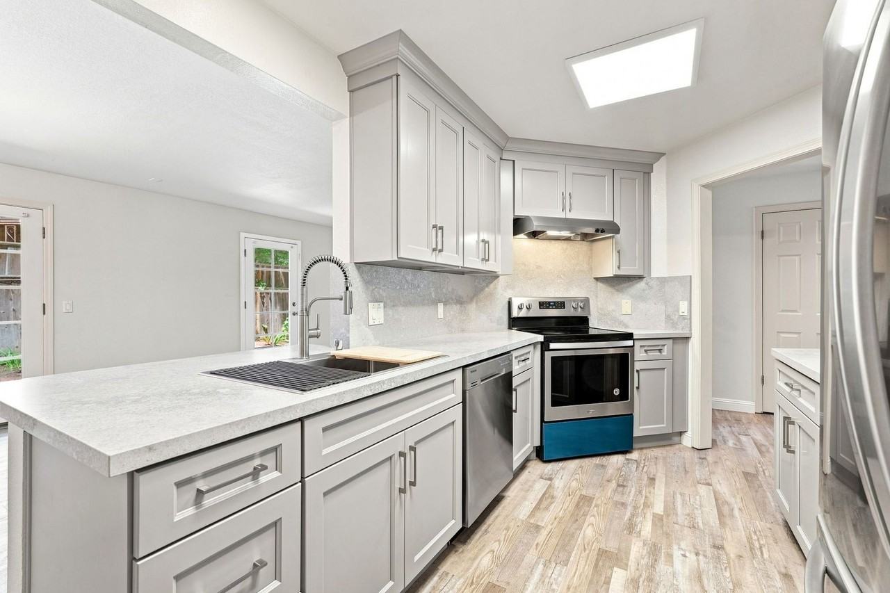 22555 Kinst Ct - Photo 4 of 24