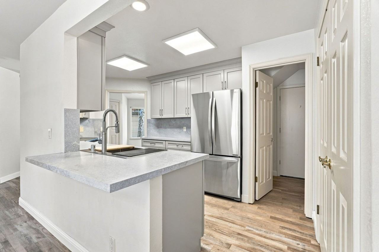 22555 Kinst Ct - Photo 5 of 24