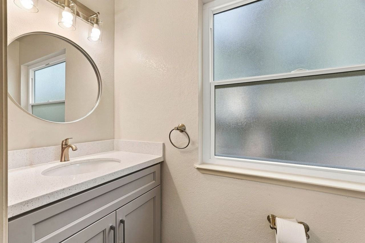 22555 Kinst Ct - Photo 7 of 24