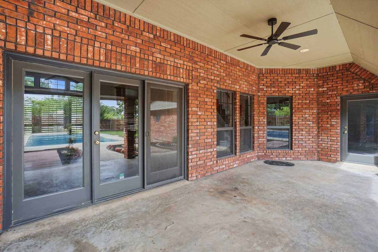 3102 Ne Heritage Dr - Photo 3 of 31