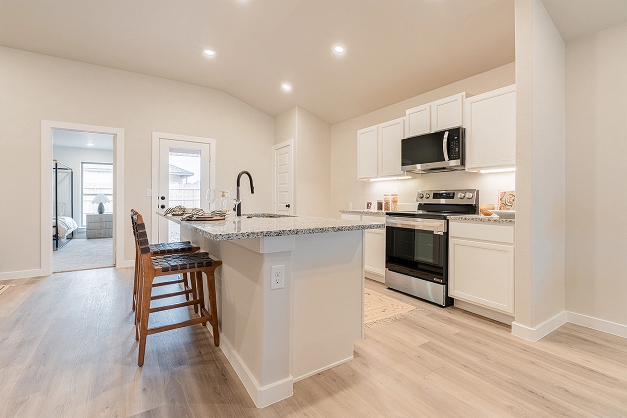 5548 Auburn St - Photo 2 of 12