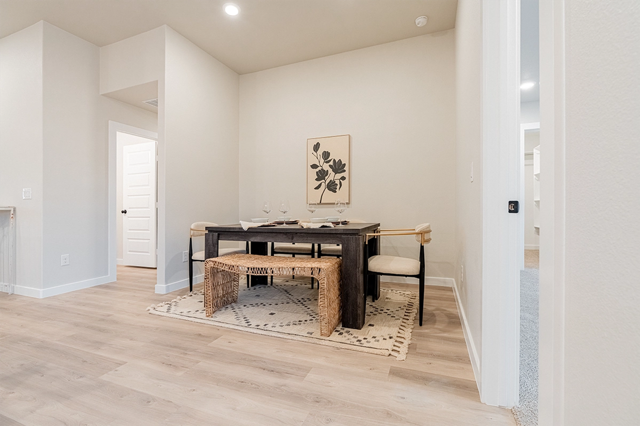 5548 Auburn St - Photo 5 of 12