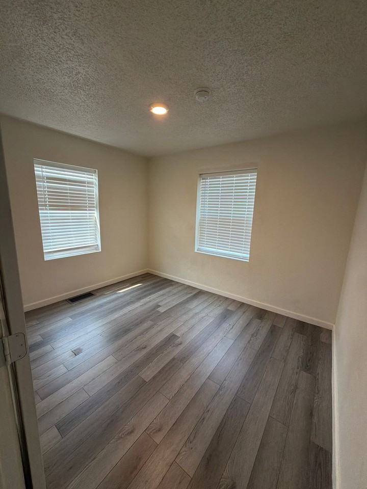 2410 Englewood Ave - Photo 3 of 40