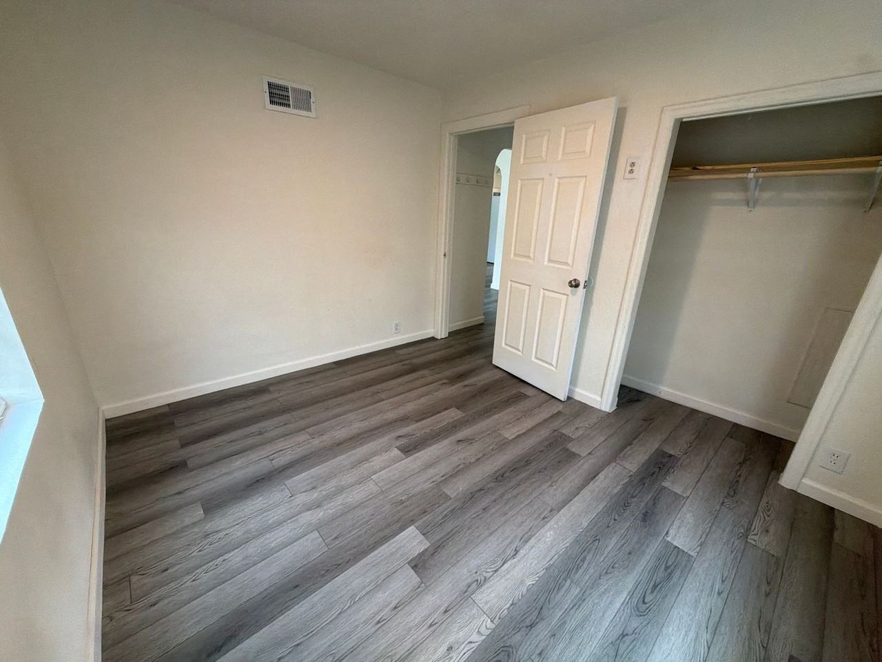 2410 Englewood Ave - Photo 5 of 40