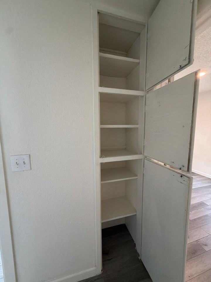 2410 Englewood Ave - Photo 7 of 40