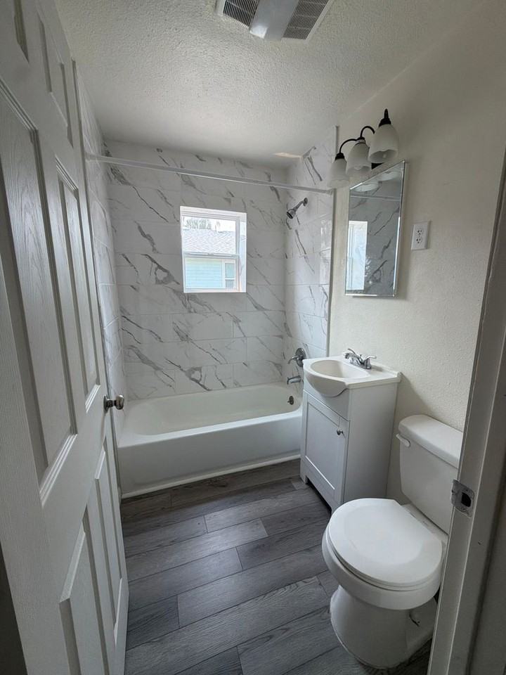 2410 Englewood Ave - Photo 4 of 40