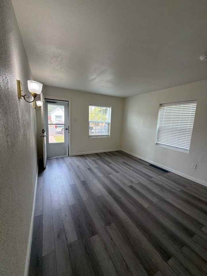 2410 Englewood Ave - Photo 2 of 40