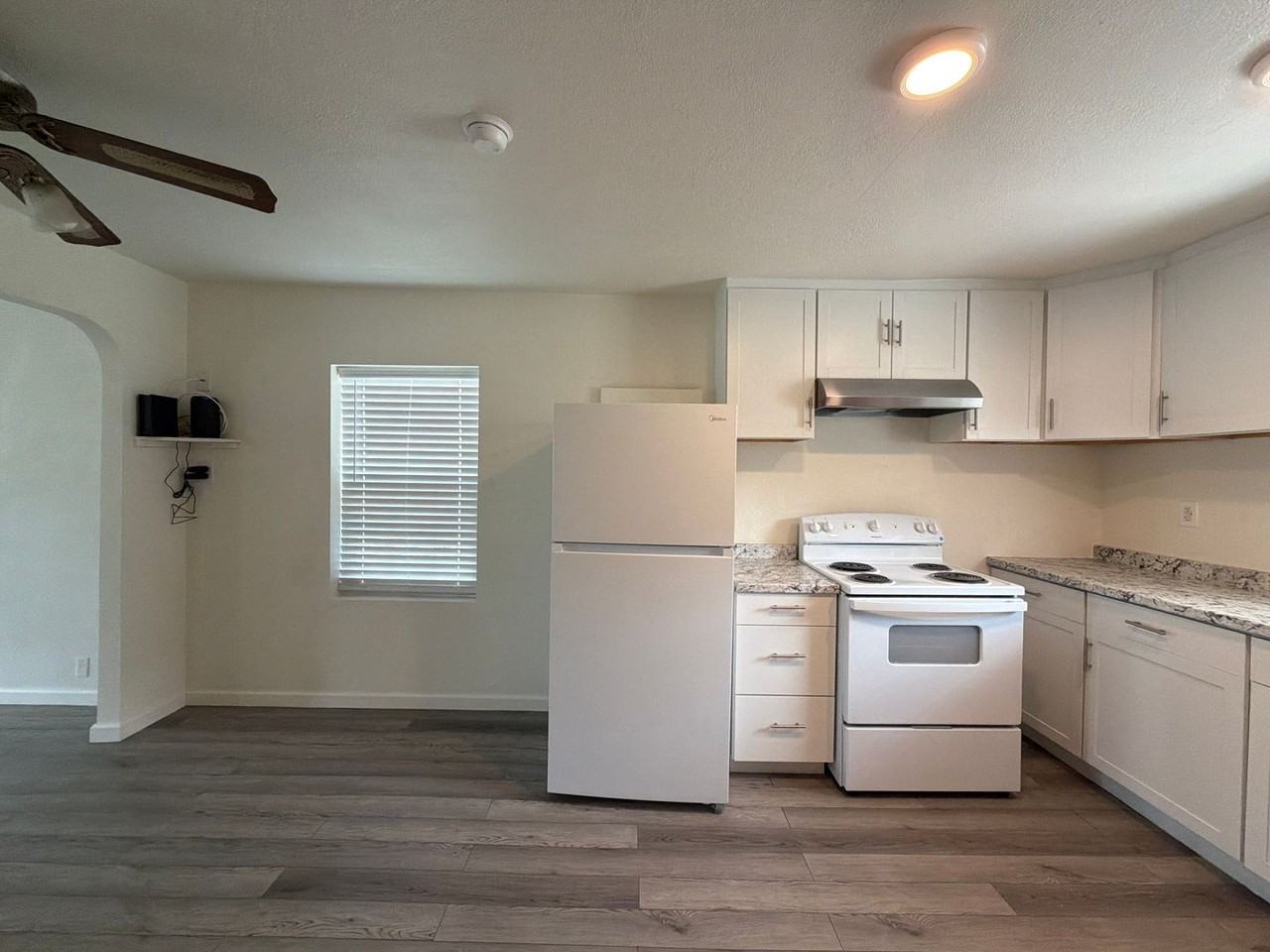 2410 Englewood Ave - Photo 3 of 40
