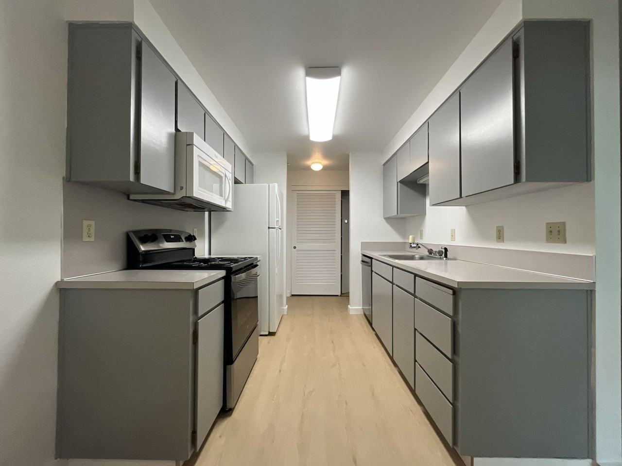 4634 Sw Vermont St #4 - Photo 3 of 28