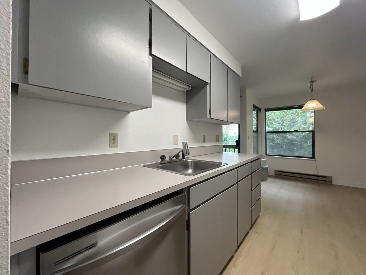 4634 Sw Vermont St #4 - Photo 6 of 28