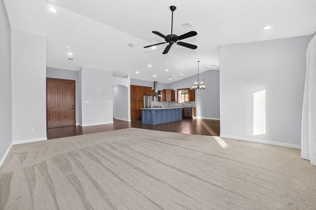 2792 S Aurora Ave - Photo 3 of 33