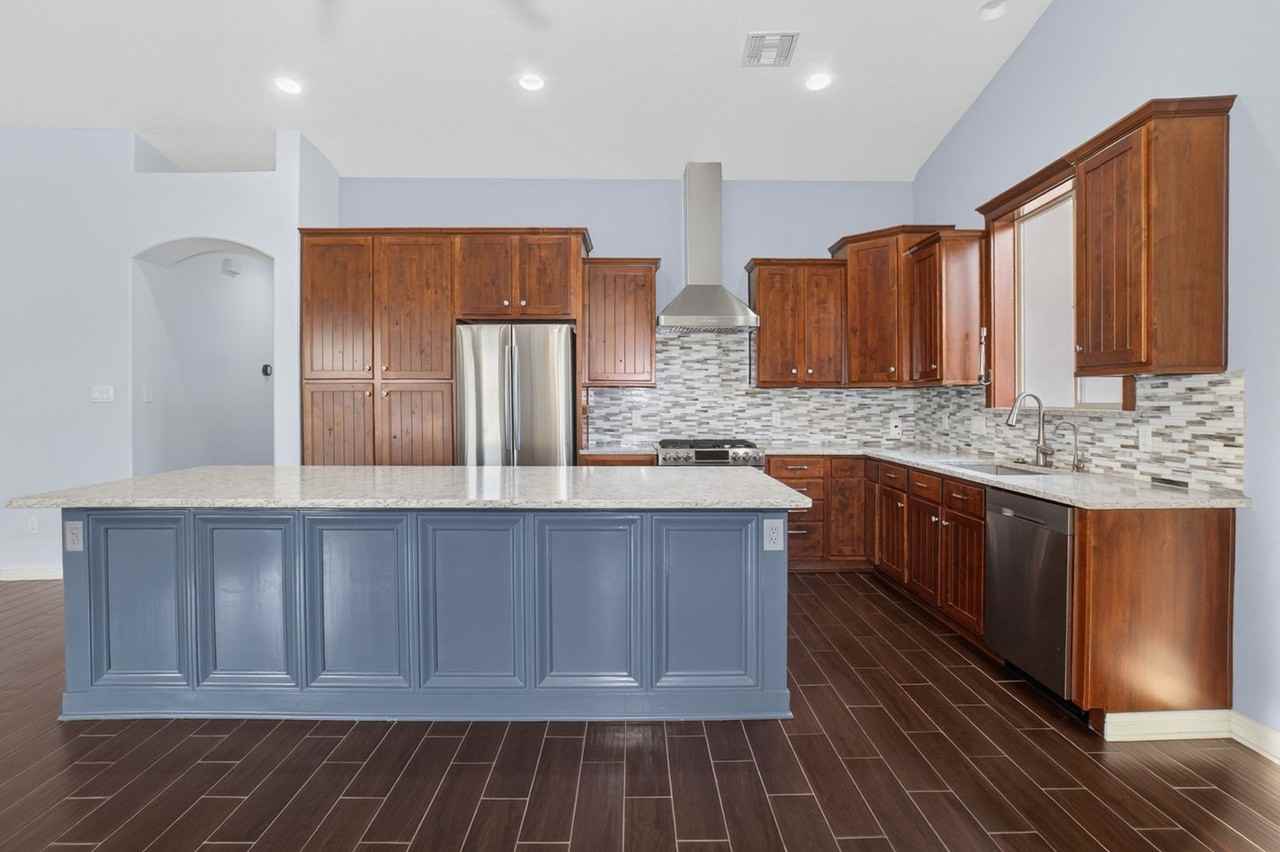 2792 S Aurora Ave - Photo 5 of 33