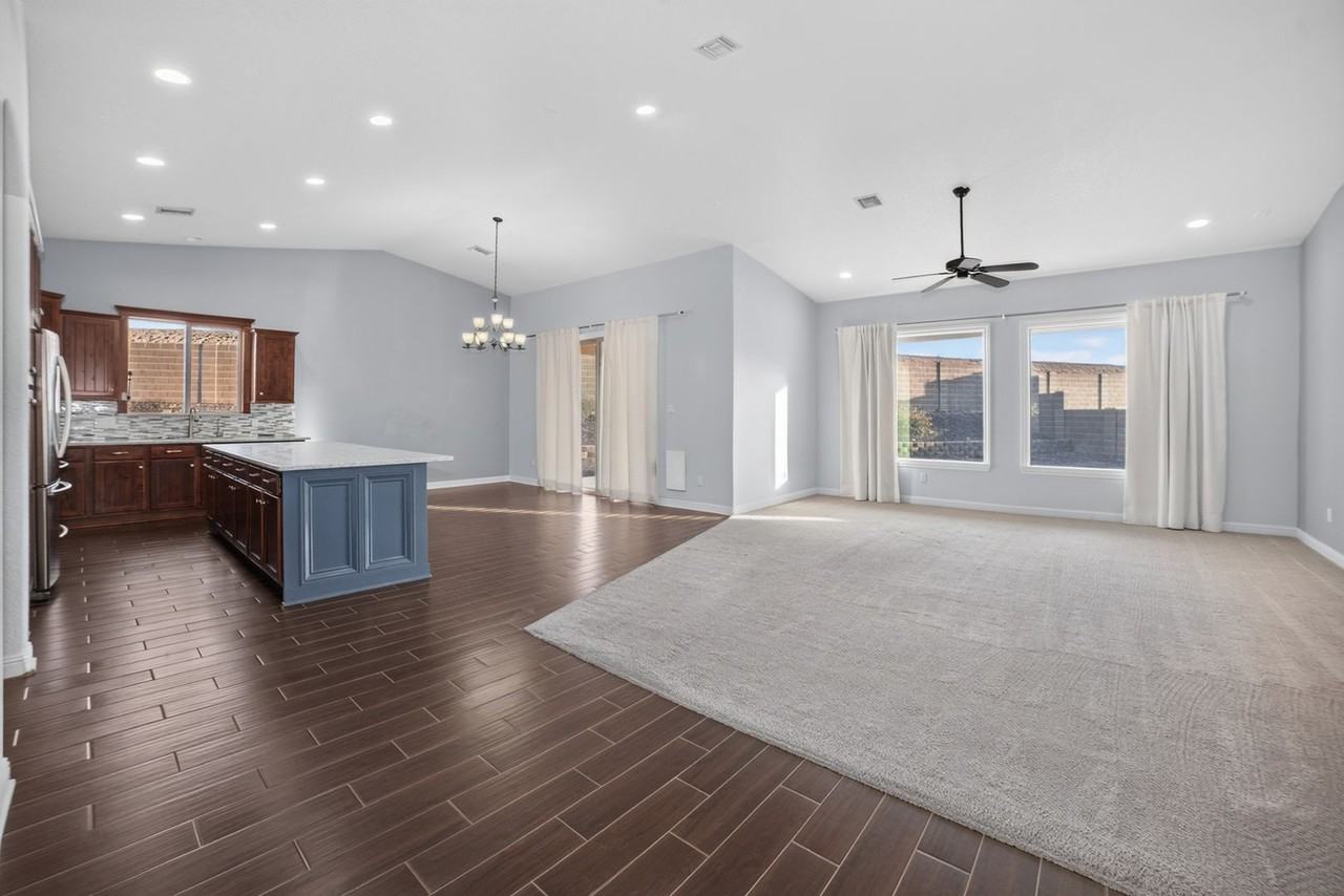 2792 S Aurora Ave - Photo 6 of 33