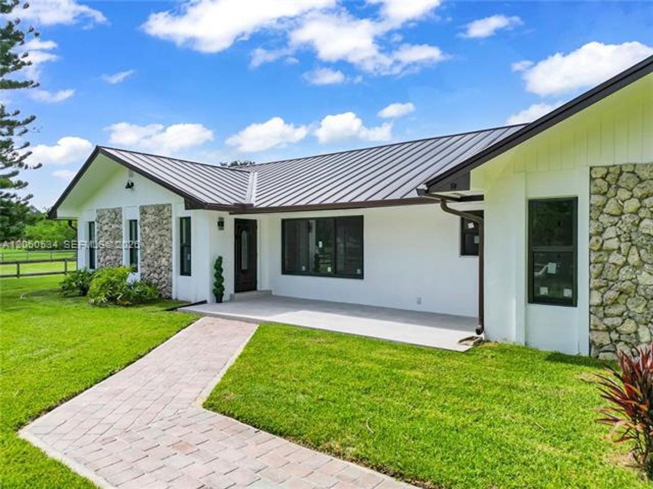 17680 Sw 54th St #17680 - Photo 3 of 39
