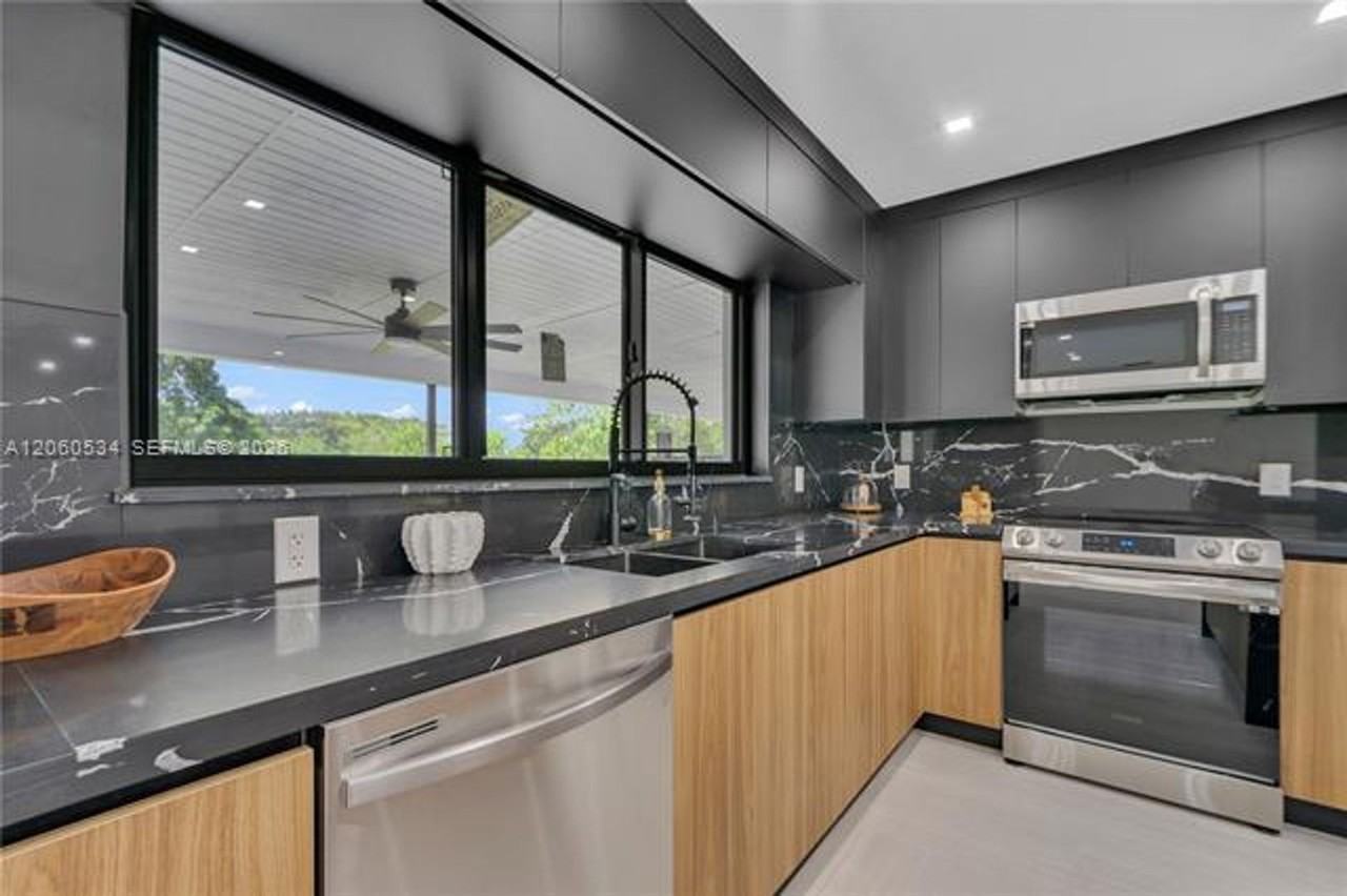 17680 Sw 54th St #17680 - Photo 4 of 39