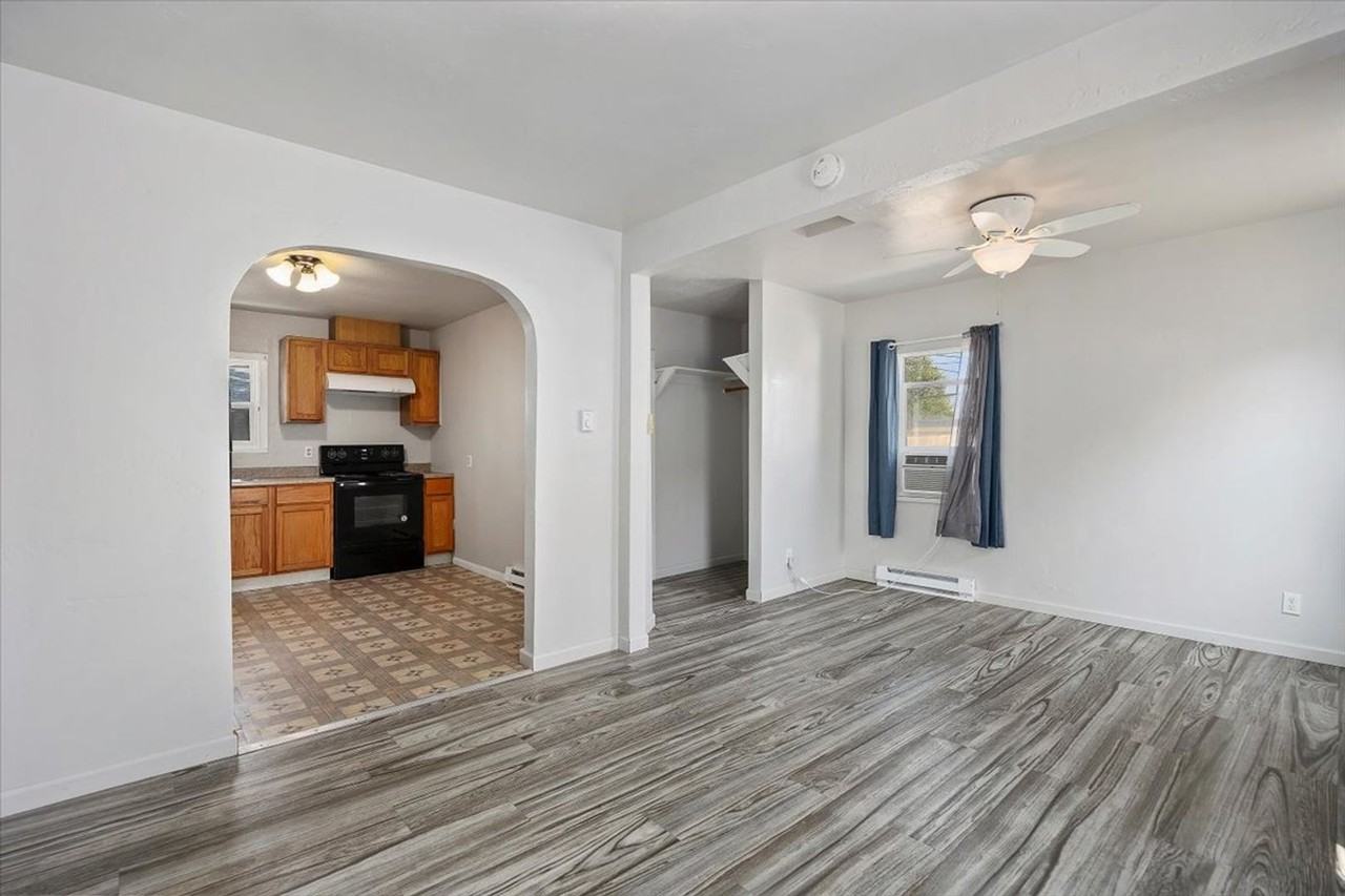 270 Quincy St - Photo 2 of 30