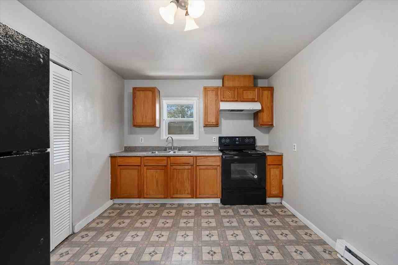 270 Quincy St - Photo 7 of 30