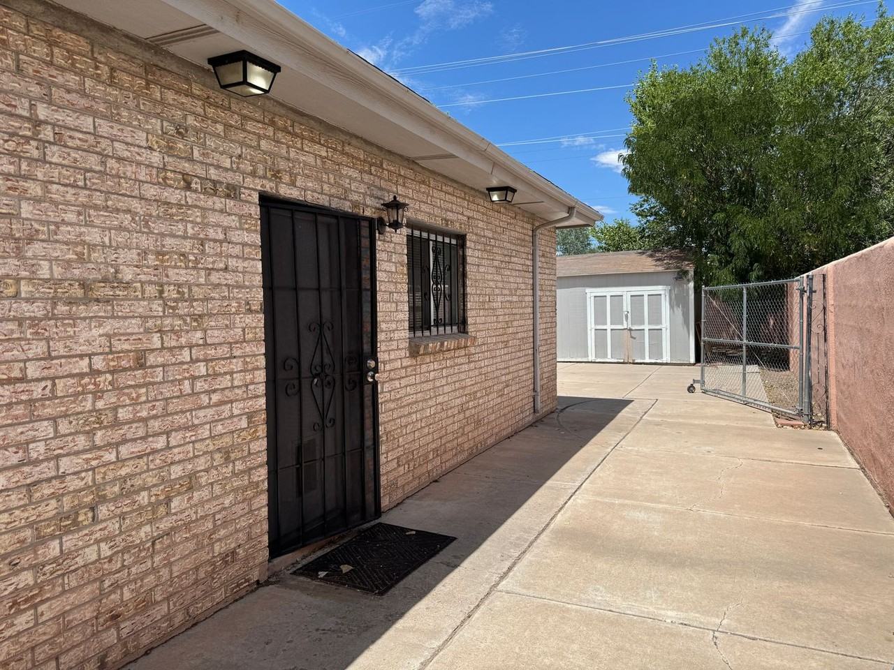 2551 Aspen Ave Nw - Photo 3 of 20