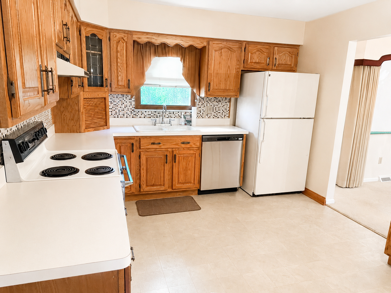 4744 Carsten Ln - Photo 6 of 24