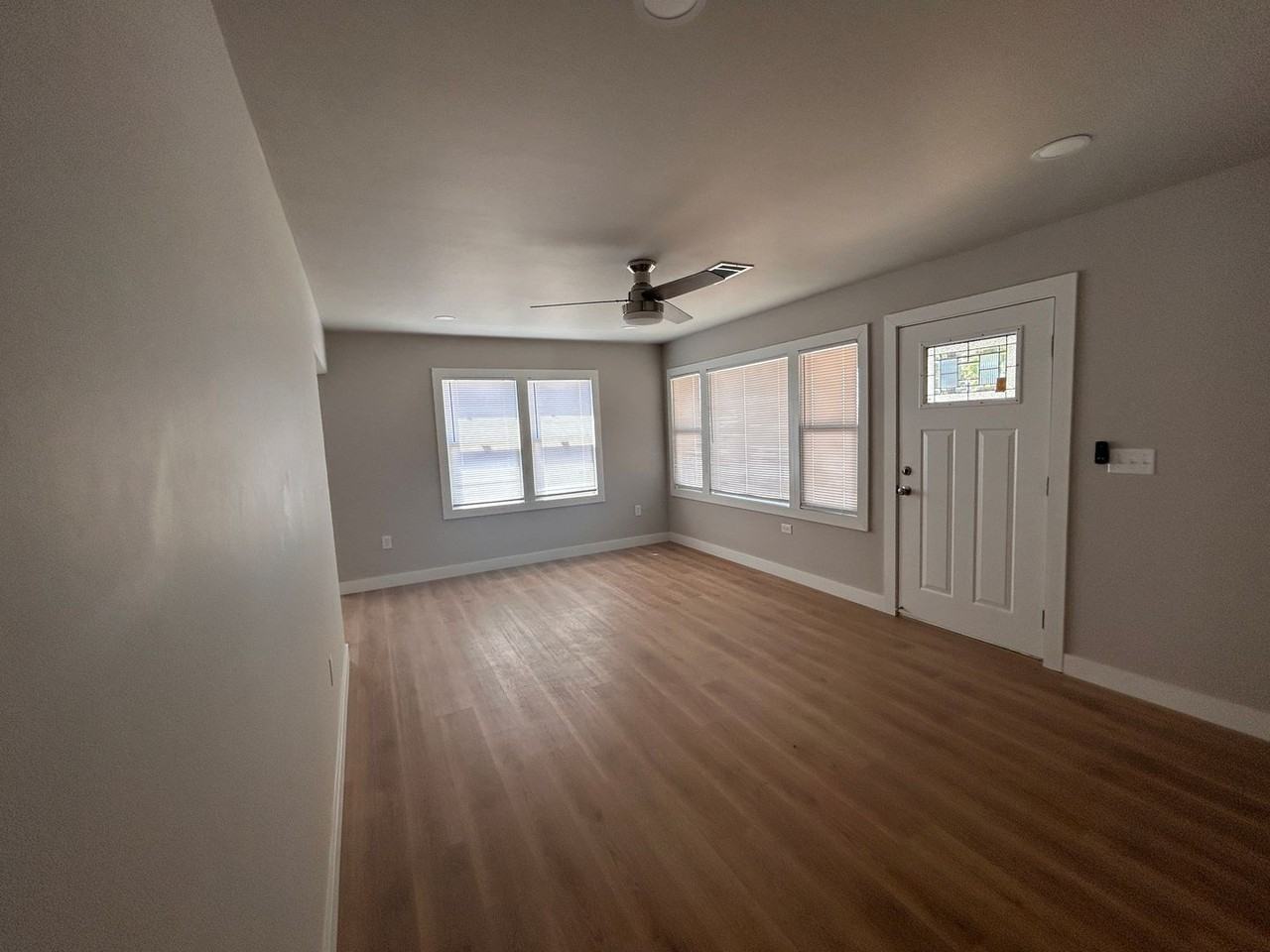 13213 9th Ave - Photo 3 of 15