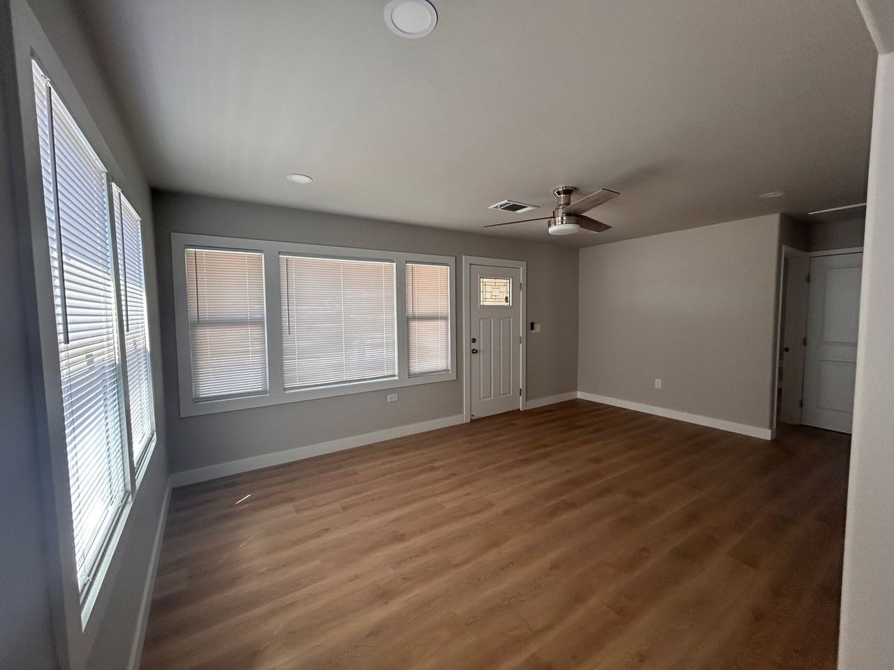 13213 9th Ave - Photo 4 of 15