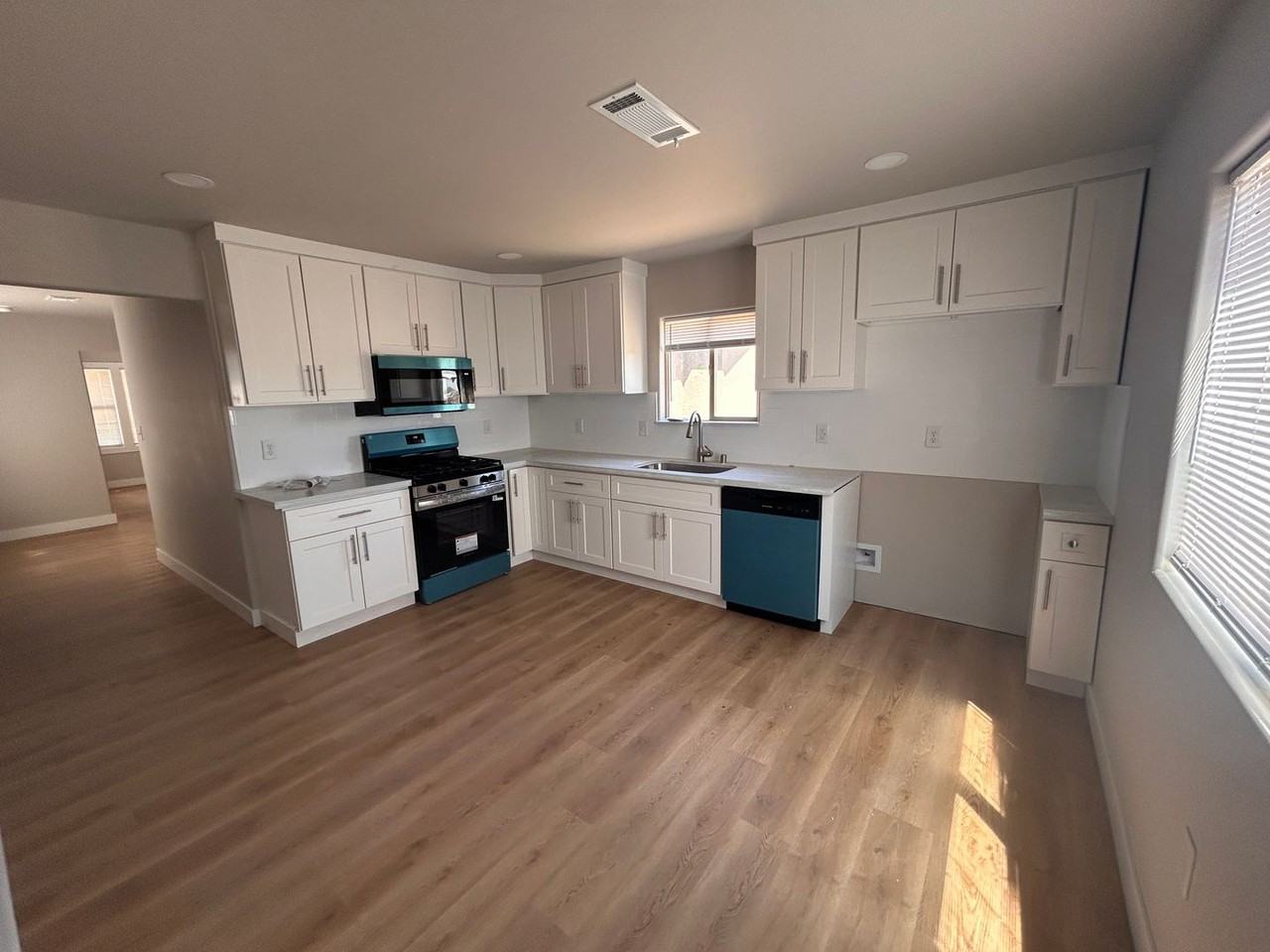 13213 9th Ave - Photo 5 of 15