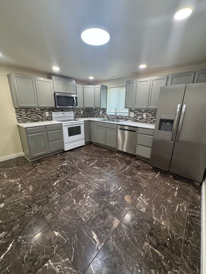 1509 S 1220 W - Photo 6 of 15