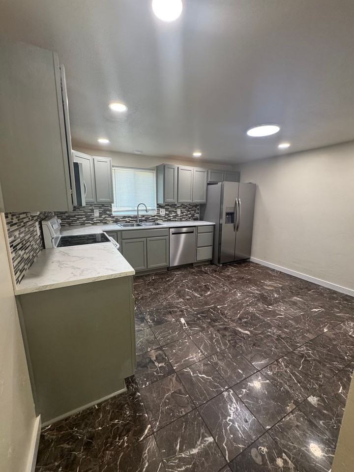1509 S 1220 W - Photo 7 of 15
