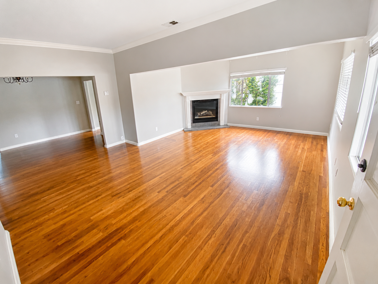 4557 Edgeware Rd - Photo 2 of 11
