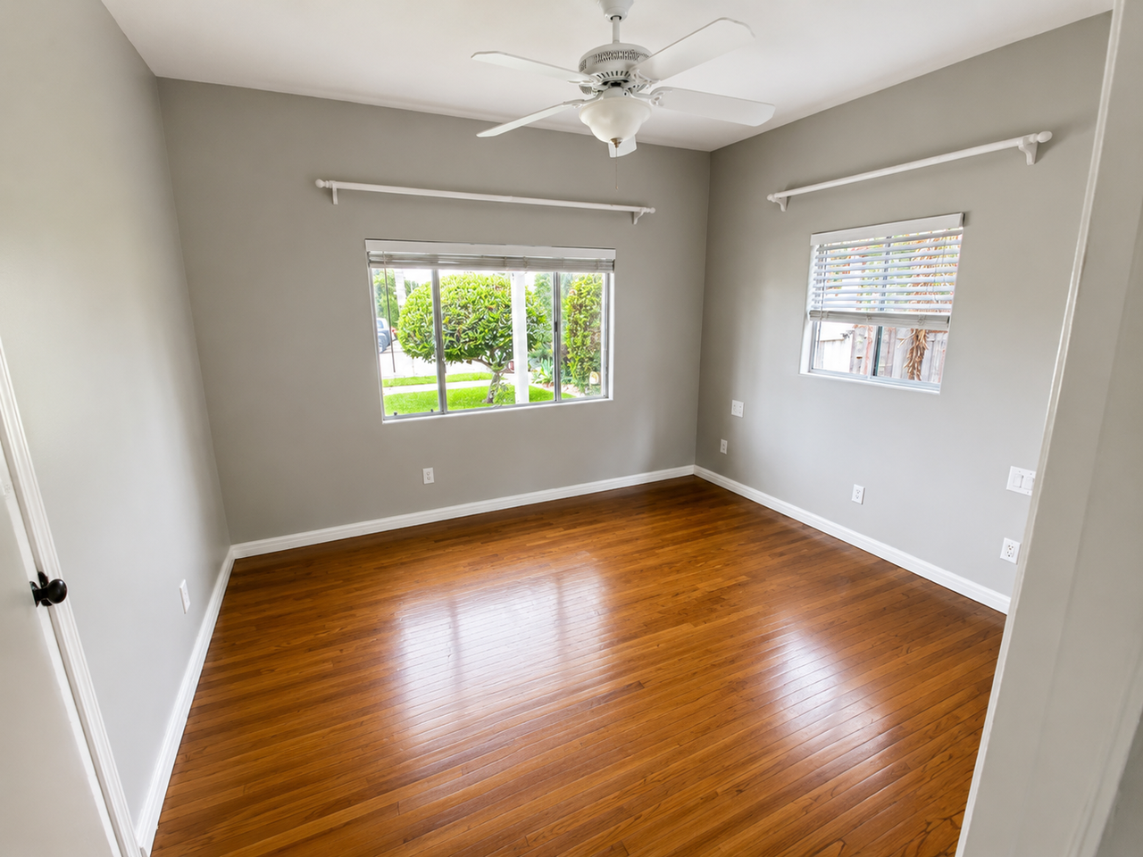 4557 Edgeware Rd - Photo 7 of 11