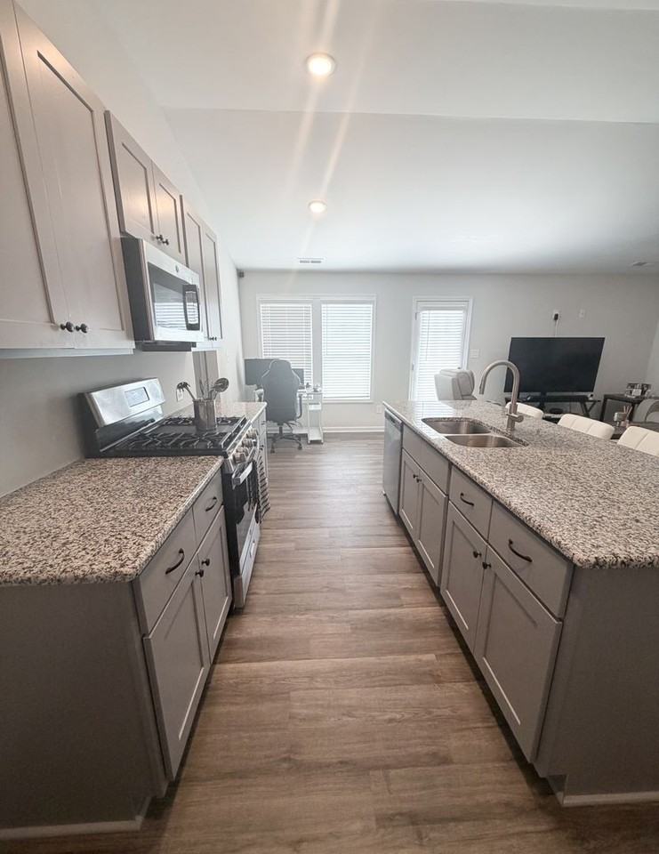 4036 Shire St - Photo 6 of 14