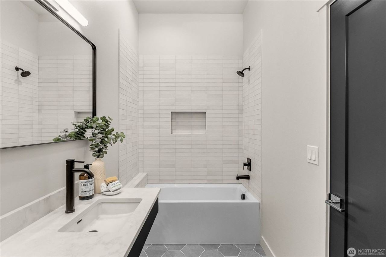 3404 E Spring St - Photo 7 of 18
