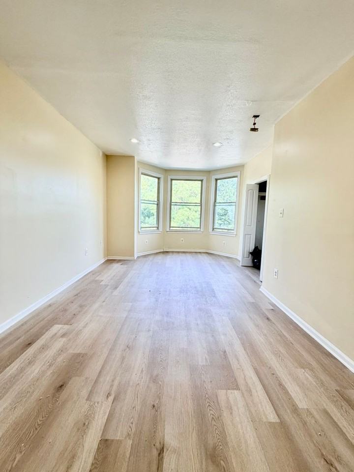 2213 N 33rd St (LO) - Photo 2 of 35