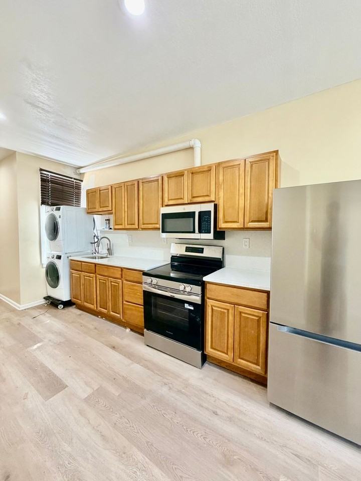 2213 N 33rd St (LO) - Photo 6 of 35