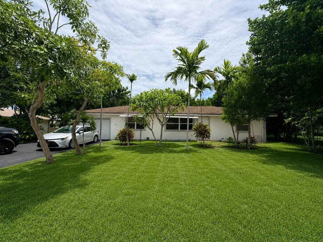 550 Sw Natura Ave #0 - Photo 2 of 20