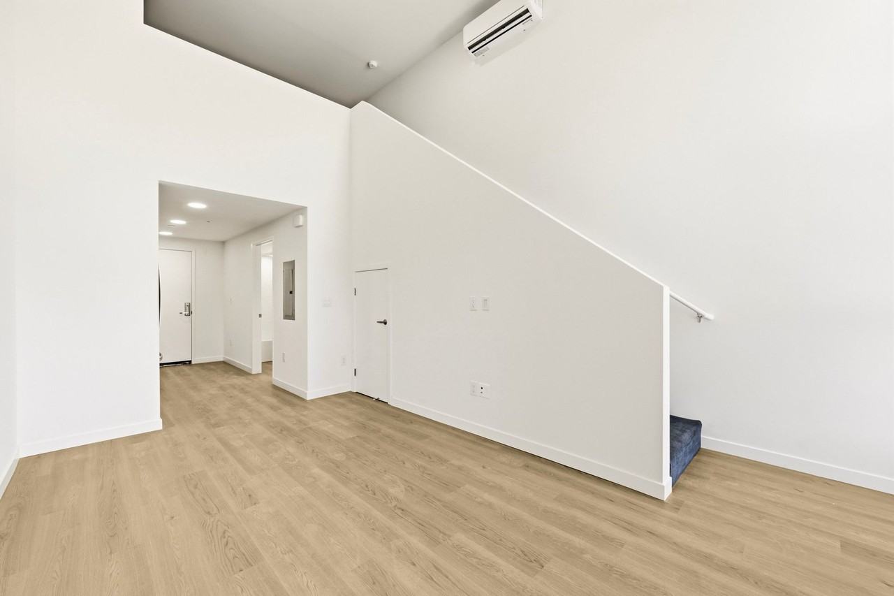 Goldilocks Apartments - Photo 3 of 26
