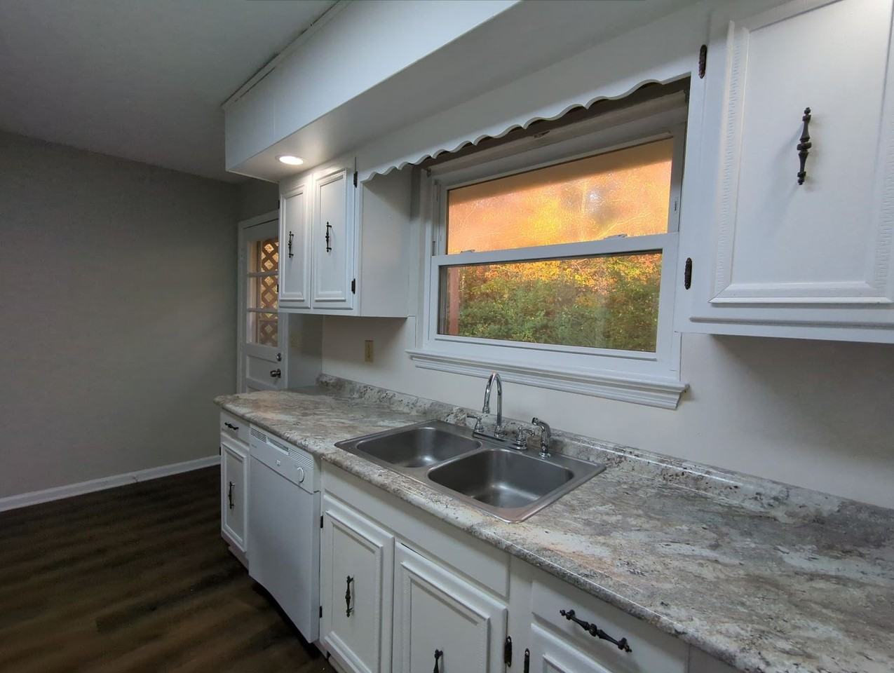 4669 Cary Ln - Photo 4 of 17