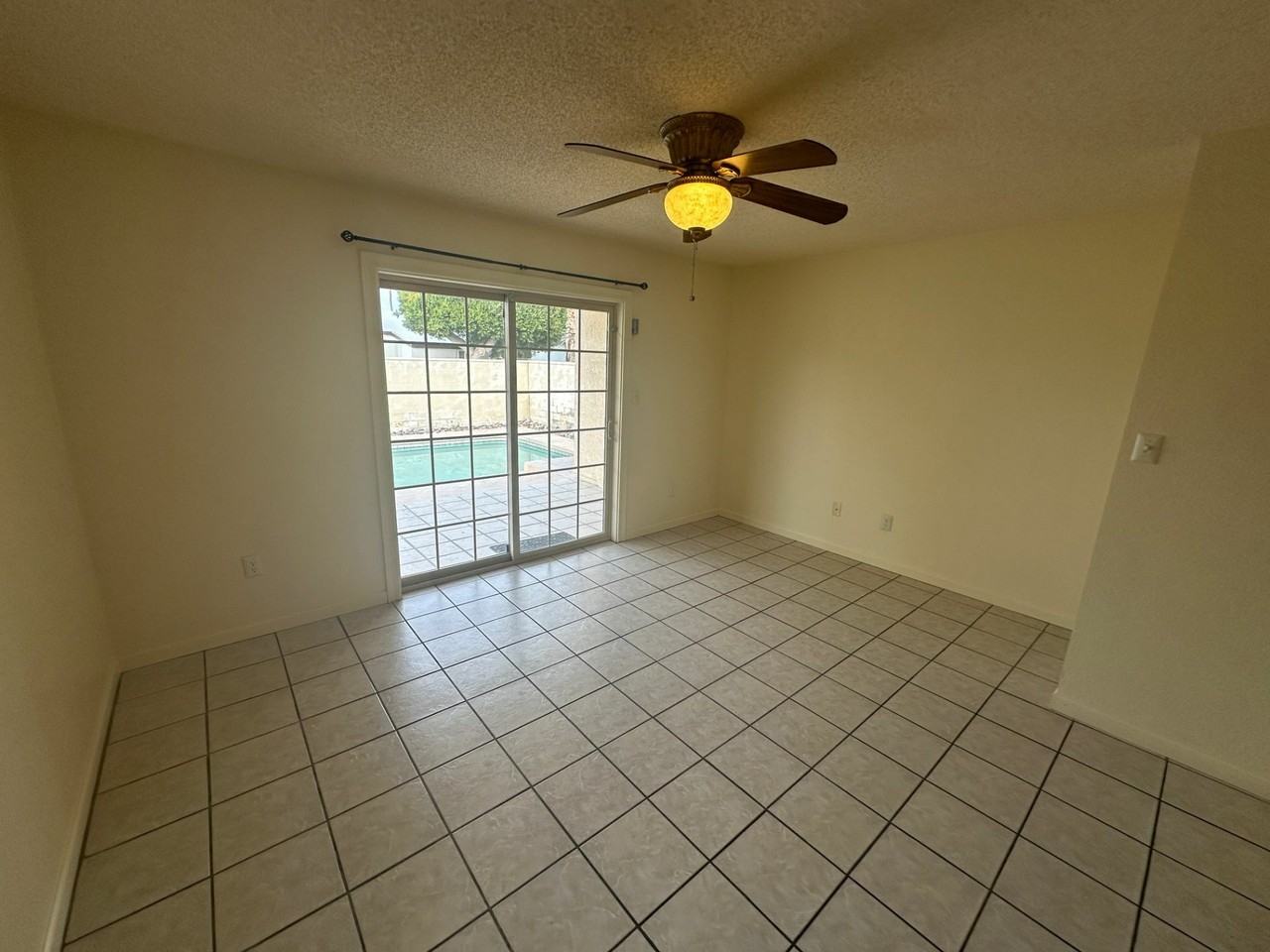 784 W 37th St - Photo 5 of 19