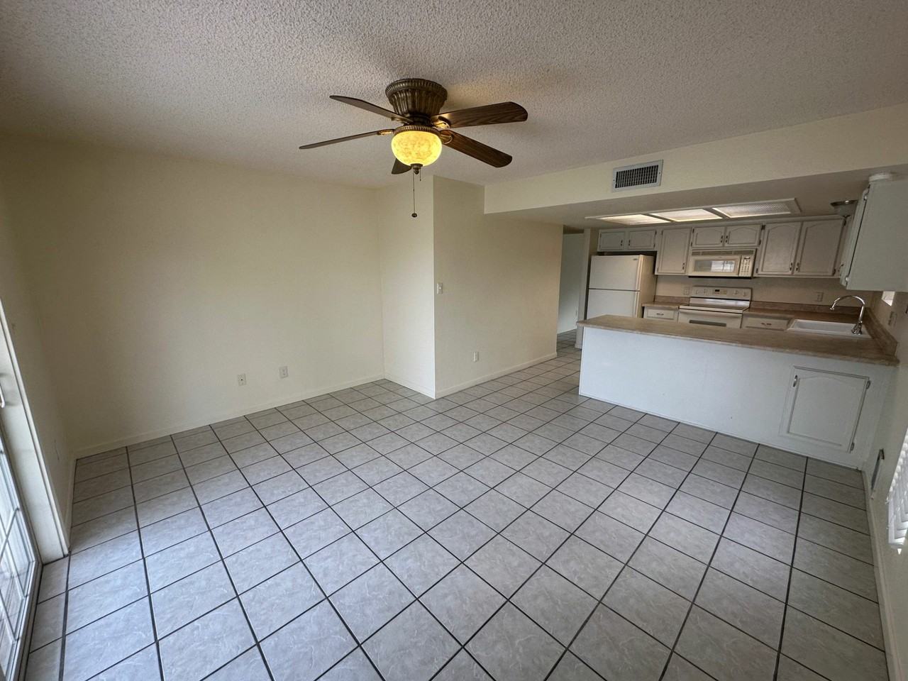 784 W 37th St - Photo 6 of 19